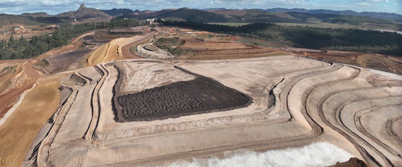 Mina de ferro a céu aberto em Itabira, Minas Gerais